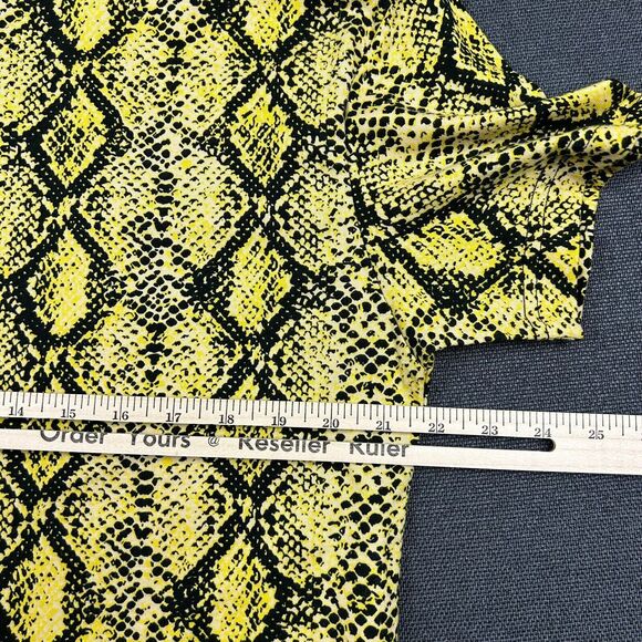 Nike Fly T-Shirt Womens Medium Loose Fit Vivid Sulfur Snakeskin Short Sleeve NWT - Picture 10 of 11